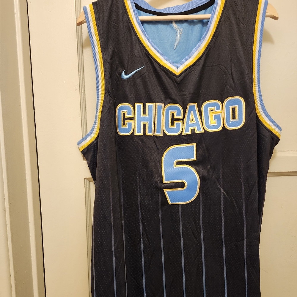 #5 jersey Angel Reese with the Chicago Sky.